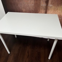 IKEA 白い机の画像
