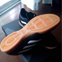 adidas フットサルシューズの画像