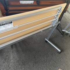 6脚セット！！　ホウトク スタックテーブル 幅1800㎜ ナチュラル 木目 サイドスタック 会議室 商談 跳ね上げ重ね式 スクール ワーク ミーティング 中古オフィス家の画像