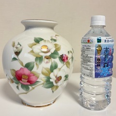 花瓶  
オブジェの画像