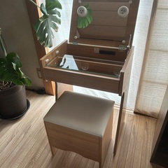コンパクト　ナチュラルドレッサーand机の画像
