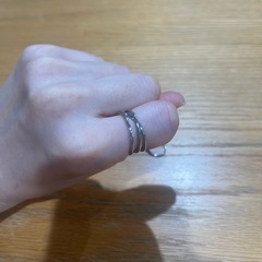 指輪とピアスの画像