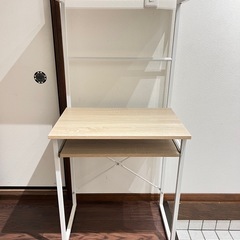 パソコンデスクの画像