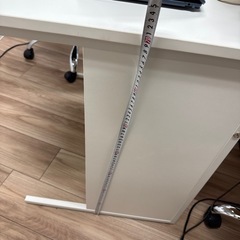 オフィスデスクの画像
