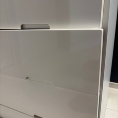 ニトリ　ハイチェスト　白　レールの画像