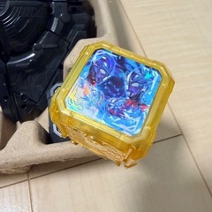 金のニュージェネキューブ付⭐︎ウルトラマンアークアライザーの画像