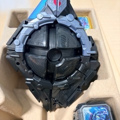 金のニュージェネキューブ付⭐︎ウルトラマンアークアライザーの画像