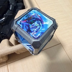 金のニュージェネキューブ付⭐︎ウルトラマンアークアライザーの画像