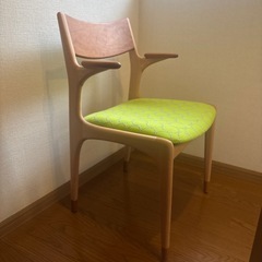 ミナペルホネン生地　　国産無垢材enstol ダイニングチェア　の画像