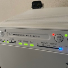 スリムタワーが場所を取らない　ダイキンmck55t-w ストリーマ 加湿空気清浄機　湿度計壊れているかも？？の画像
