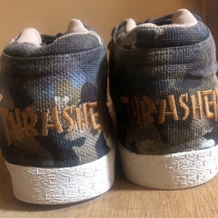 THRASHERスケータースニーカーの画像