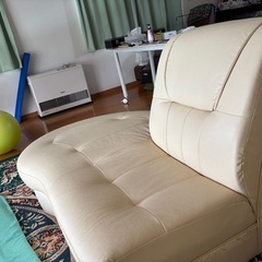 背もたれありレザーソファの画像