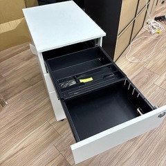 鍵なし　袖机の画像
