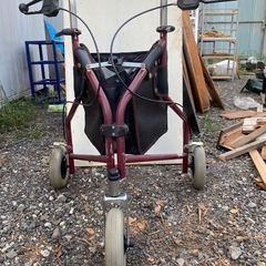 介護用三輪歩行器 ( 歩行車  歩行器 
介護用品 おしゃれ 3輪 高齢者用 老人 お年寄り 福祉用具 ) の画像