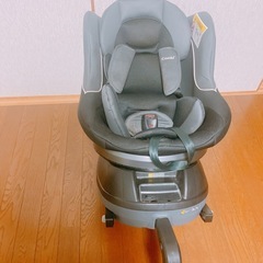 コンビ　　チャイルドシート　新生児からの画像