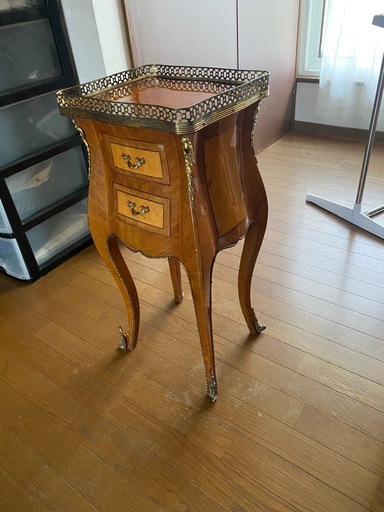 西洋アンティーク　木製サイドテーブル