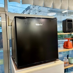 2025年製 美品 中古 ブラック COMFEE' 冷蔵庫 45L RCD45BL(E)の画像