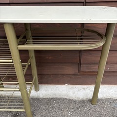 テーブル 棚付きの画像