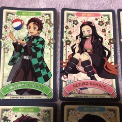 新品、未使用。 アニメスタイルのキャラクターカード9枚セット、桜の花背景付き。  - キャラクター名: 炭治郎、禰豆子、善逸、義勇、しのぶ、カナヲ、冨岡義勇、甘露寺蜜璃、時透無一郎 - デザイン: アニメスタイルのイラスト、桜の花背景 - 数量: 9枚セット - サイズ: 標準的なカードサイズ  非売品。 コレクションにもおすすめです。  ご覧いただきありがとうございます。の画像