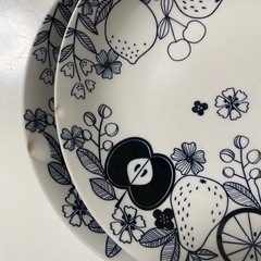 食器セット（プレート・ソーサー・ボウル・中古）の画像