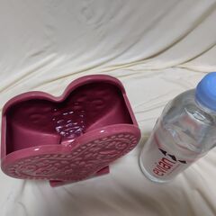 【まだ受付中・送付可能】未使用品 陶器製 ピンクハートの花器 フラワーアレンジメント 小物入れにも♪ 早い者勝ちです✨✨の画像