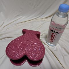 【まだ受付中・送付可能】未使用品 陶器製 ピンクハートの花器 フラワーアレンジメント 小物入れにも♪ 早い者勝ちです✨✨の画像