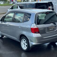 全国提携ローン！！全国納車始めました！！フィット！1.3A！特別価格コミコミ28万円！　4WD　Bカメラ　ナビ　社外AW　盗難防止システム　エアバック！の画像