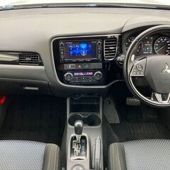 🚗✨【自社ローン専門店！オトロン岐阜店】大人気『三菱 アウトランダー 　２４Ｇ　ナビパッケージ  　』入荷🎉 審査のことならお任せください！まずはご相談だけでもOKです😊の画像