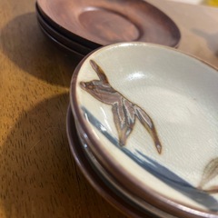 和食器、木のコースターの画像