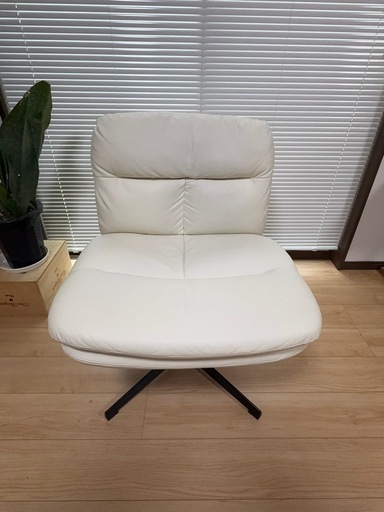 ホワイト合皮チェア（回転式・シンプルデザイン）