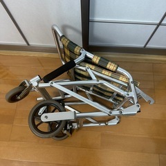 携帯用　アルミ介助車　車椅子の画像