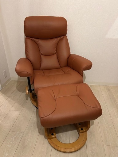 取引中　マナベ　美品　パーソナルチェア　オットマンつき付き