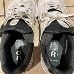on roger テニスシューズの画像