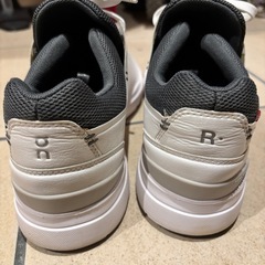 on roger テニスシューズの画像