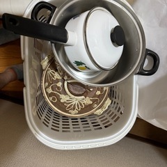 土鍋、食器セットの画像