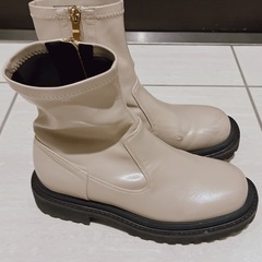 オリエンタルトラフィック ベージュグレー ブーツの画像