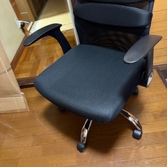 肘掛け付きチェアの画像