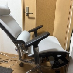 GrowSpica Elite ピュアホワイト ワークチェアの画像