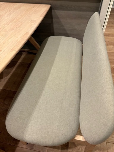 ダイニングテーブル、椅子×2、長椅子×1