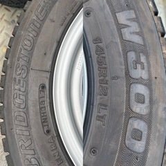 BRIDGESTONE スタッドレス 145R12 LT 軽トラタイヤ　の画像