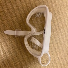 レーシック手術後保護用メガネの画像