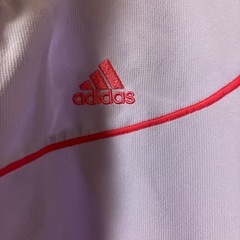 adidasスポーツウェアの画像
