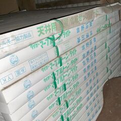 吉野石膏 タイガージプトーンライト 9.5mm厚 910x910mm 4枚入の画像