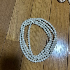 お呼ばれバッグ2点、パールロングネックレス　の3点セットの画像