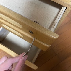 机のサイドテーブルのみの画像