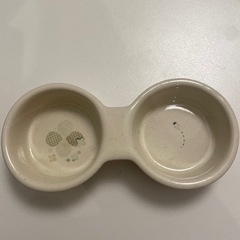 小動物用のエサ入れの画像
