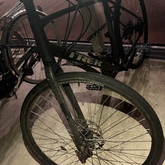 自転車ブランドTREKのアルミ製クロスバイクの画像