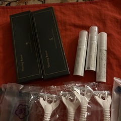 【お買い得‼️】使い捨てカミソリ&シェービングフォーム（新品未使用品、25点セット）の画像