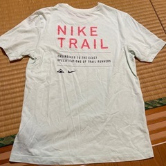 NIKEののTシャツの画像
