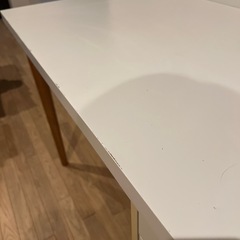 ikea  のディスク　机
の画像